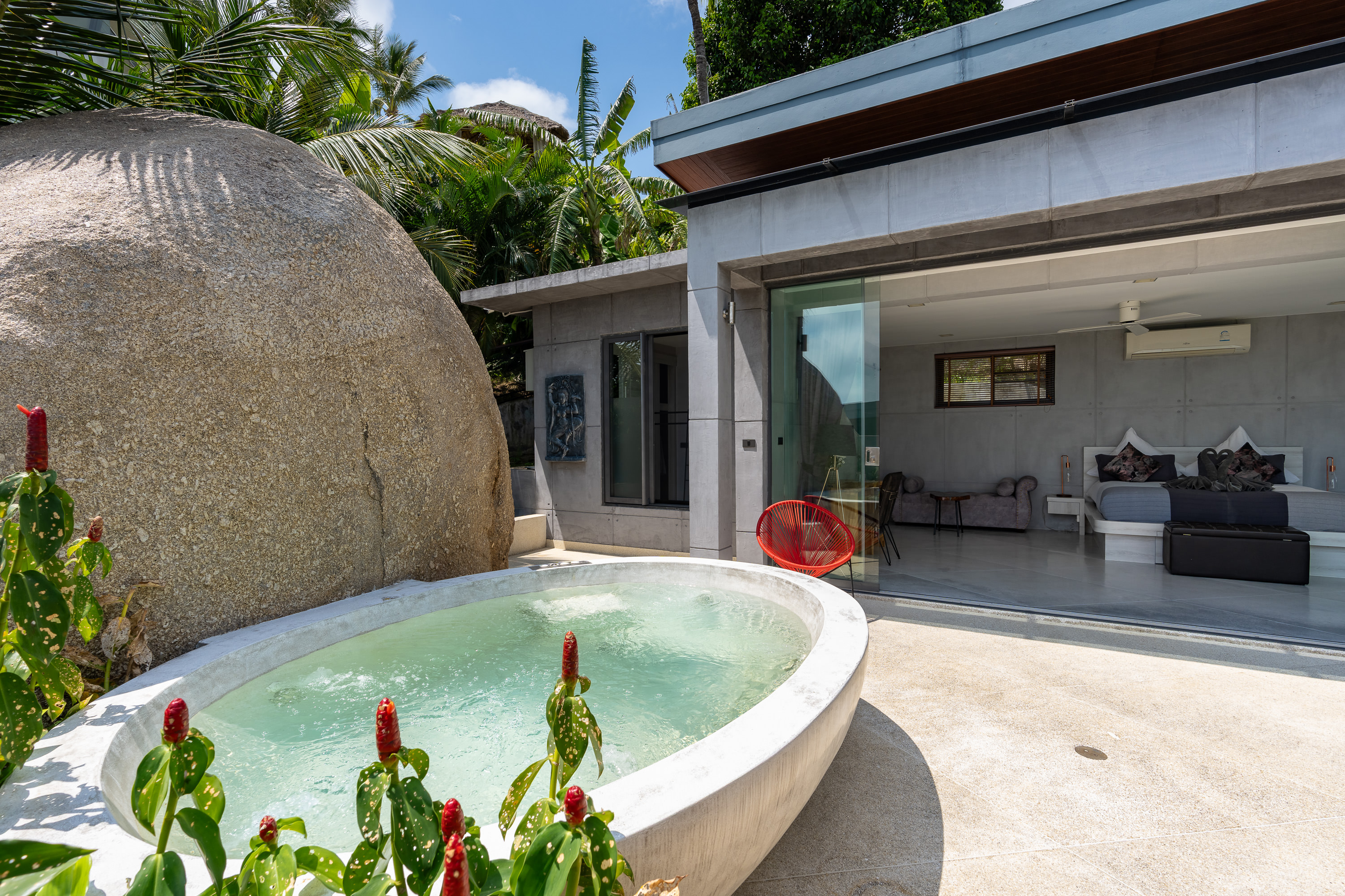 Open-air terrazzo jacuzzi