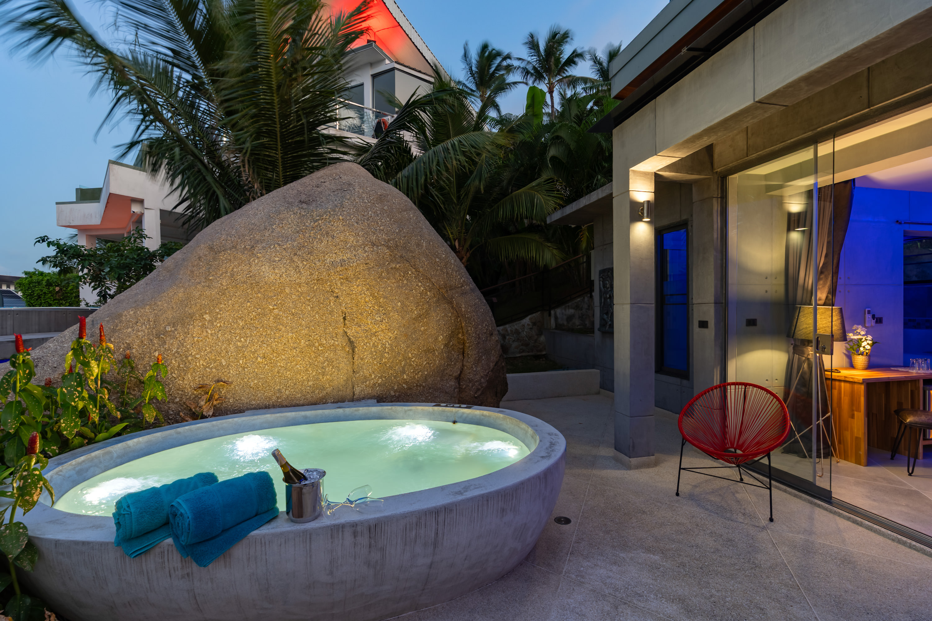 Terrazzo jacuzzi at dusk