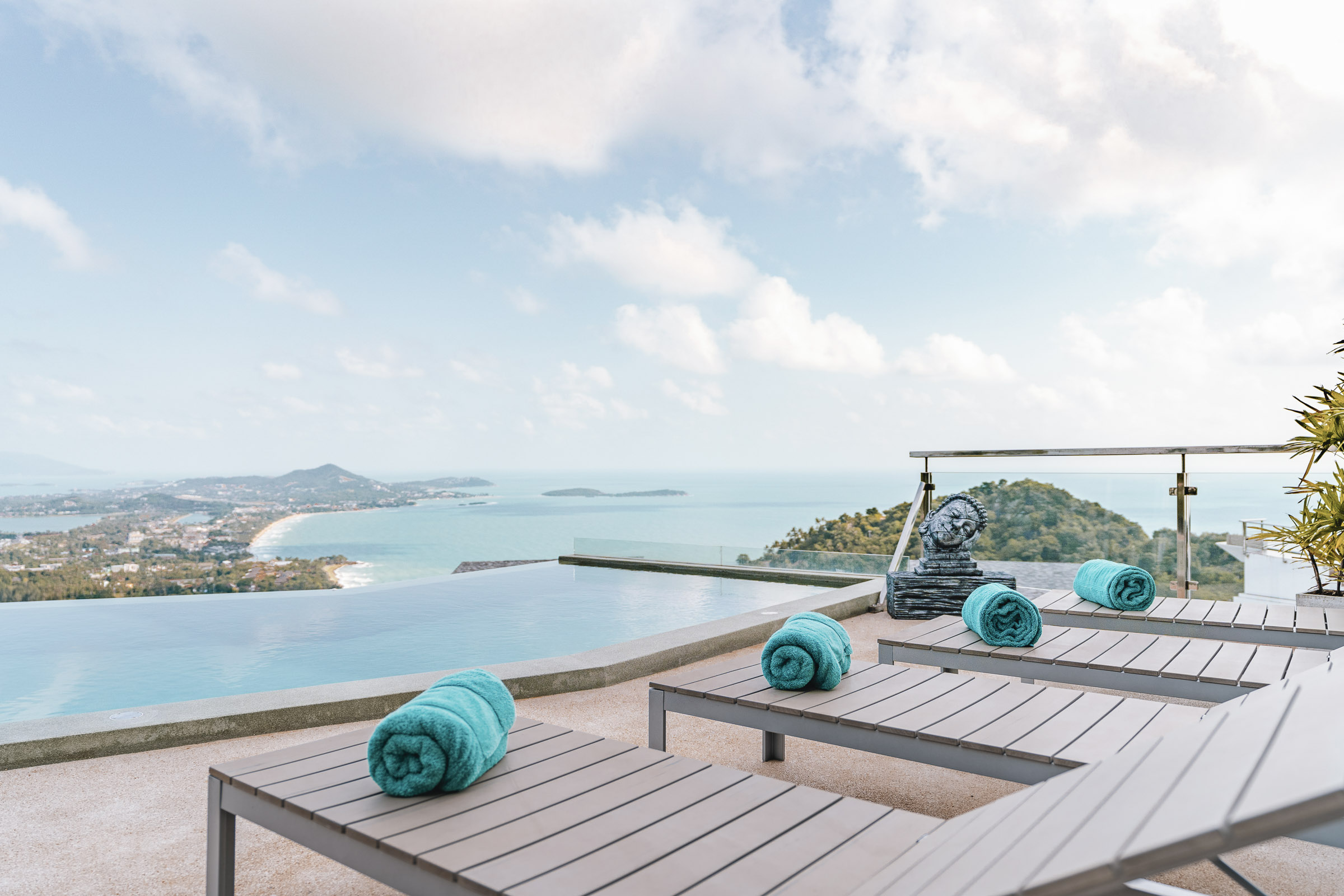 Pool and sea view